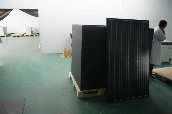 Fully Black 300w 320w 340w 360w With Black Frame Black Back Sheet High Efficiency Solar Panels OEM orders